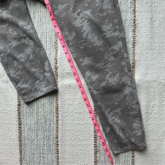 Spanx Jeanish Stone Wash Camo Ankle Leggings Women’s Size 1X - Picture 3 of 8